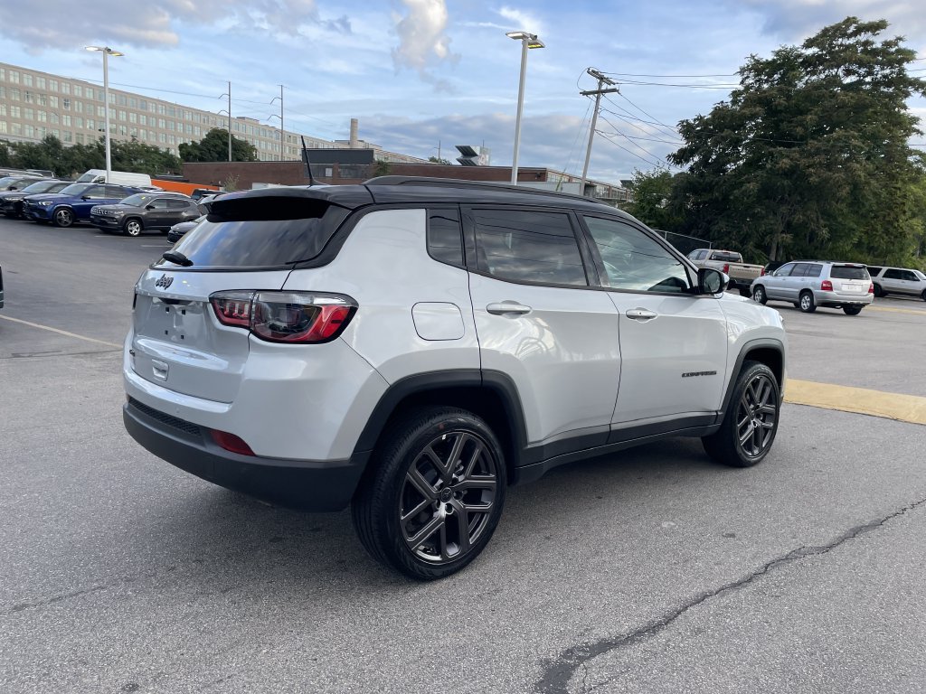 Used 2026 Jeep Compass Limited AWD/4WD image 8