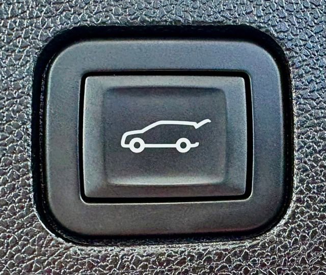 Used 2025 Cadillac XT6 Sport image 15