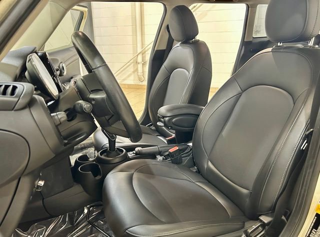 Used 2022 MINI Cooper 4-Door Hardtop FWD image 11