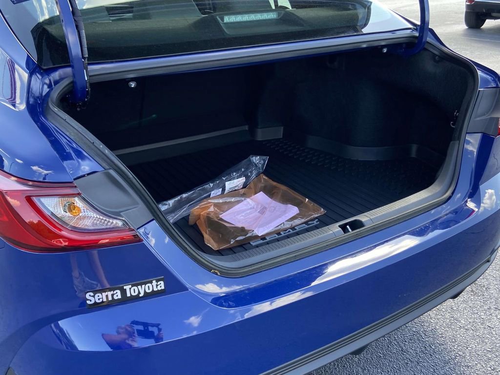 New 2026 Toyota Camry Hybrid FWD image 10