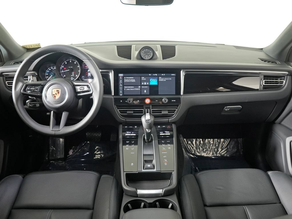 Certified 2023 Porsche Macan Turbo AWD/4WD image 24