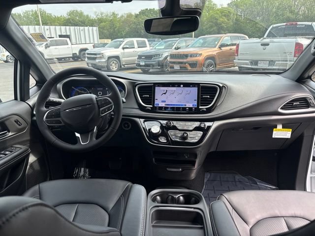 New 2027 Chrysler Pacifica Select w/ Family Tech Group AWD/4WD image 26