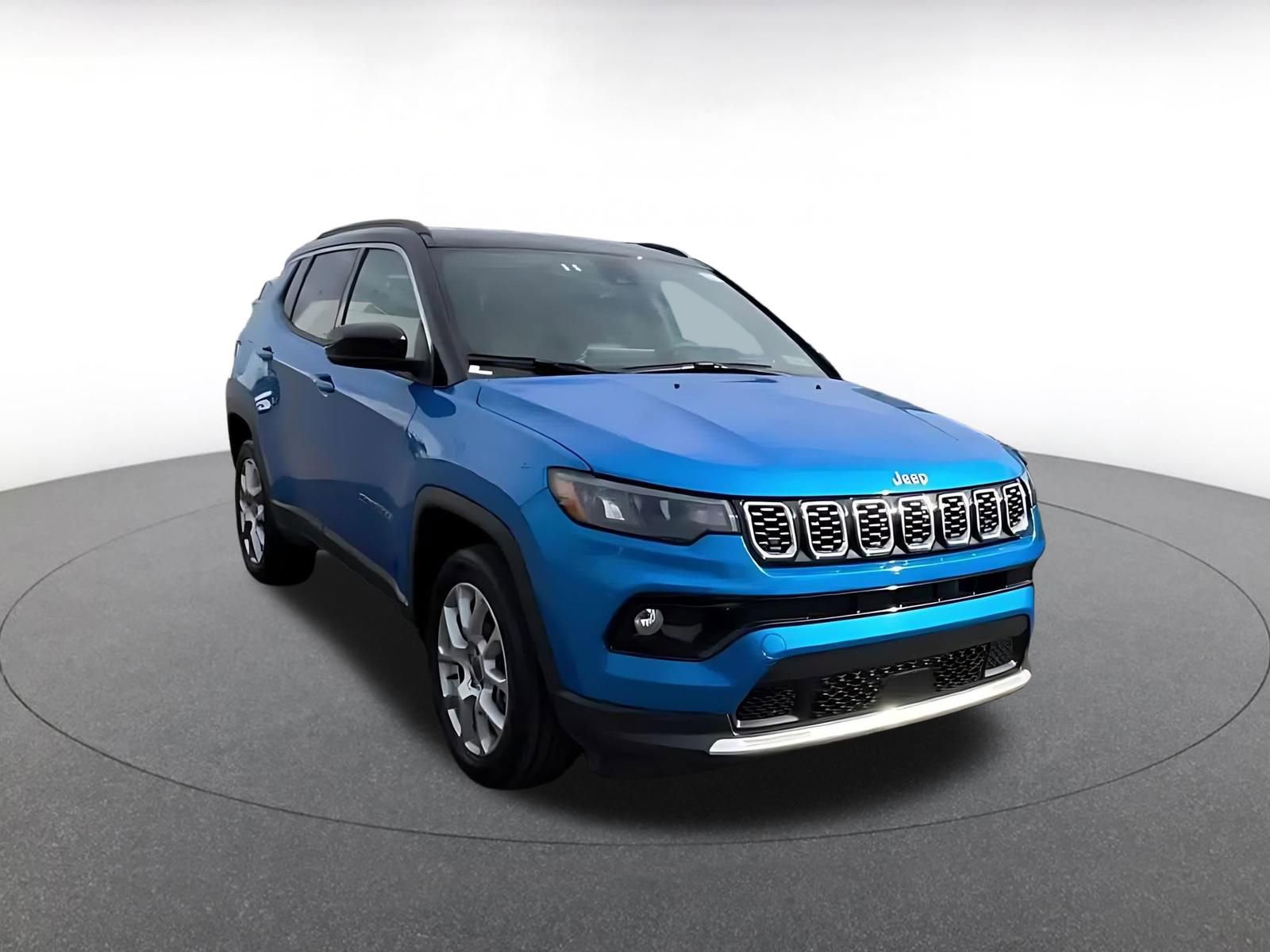 Used 2025 Jeep Compass Limited AWD/4WD image 3