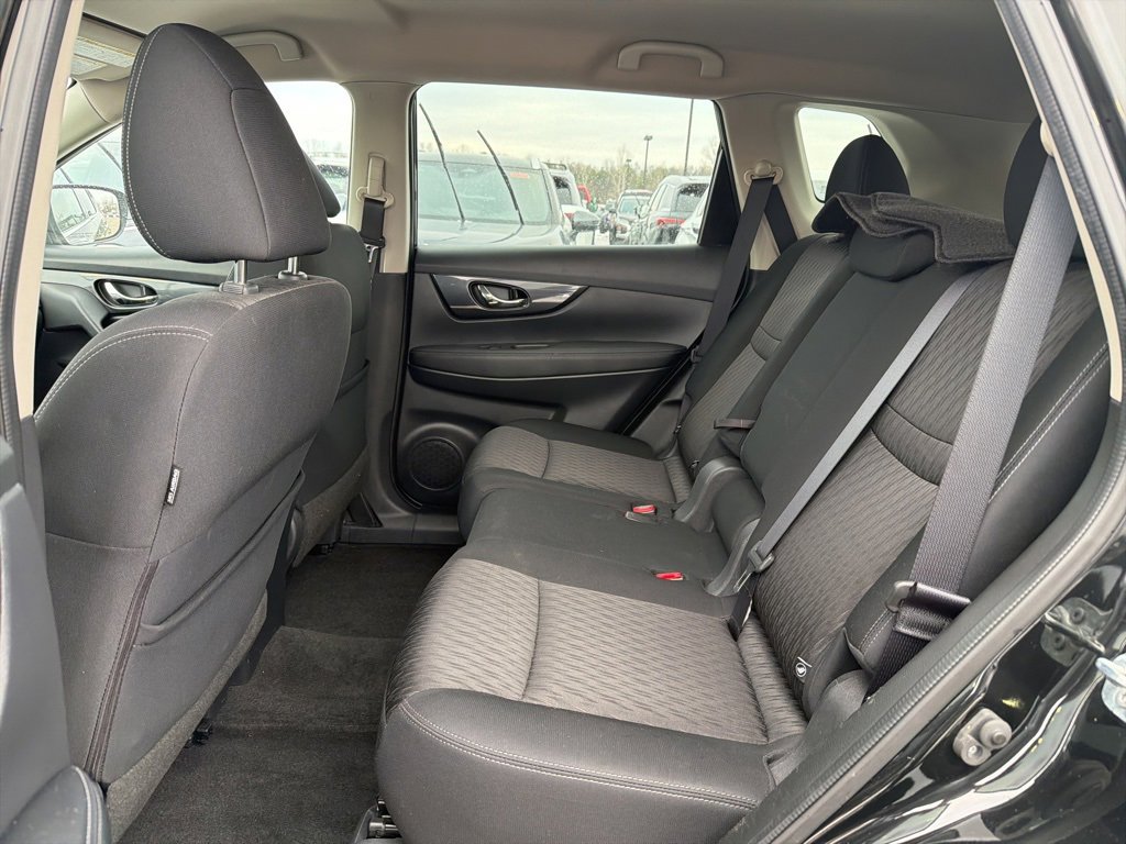 Used 2017 Nissan Rogue SV w/ SV Premium Package image 9