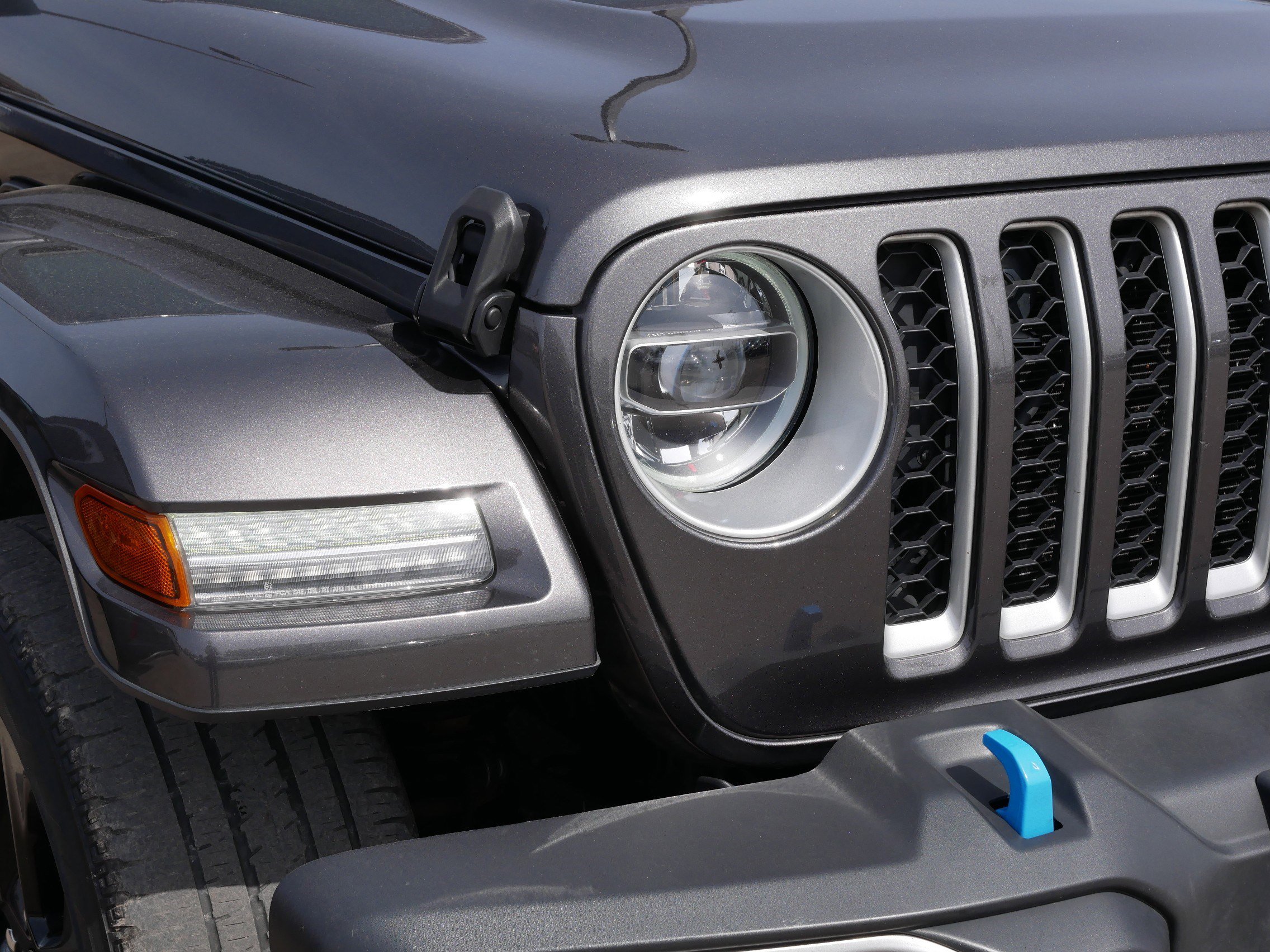 Used 2022 Jeep Wrangler Unlimited Sahara w/ Cold Weather Group AWD/4WD image 16