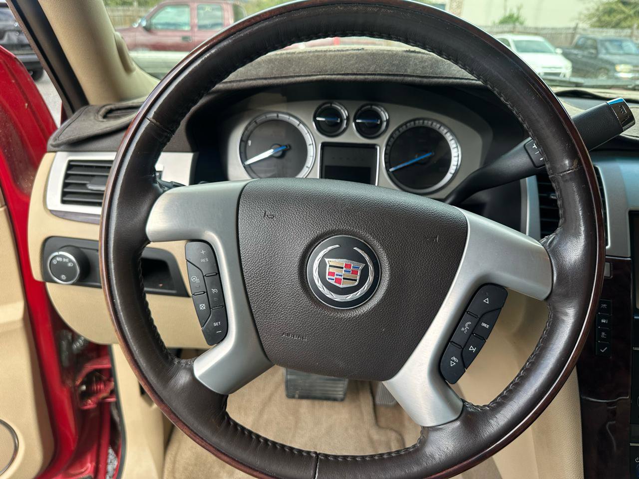 Used 2013 Cadillac Escalade Luxury image 19