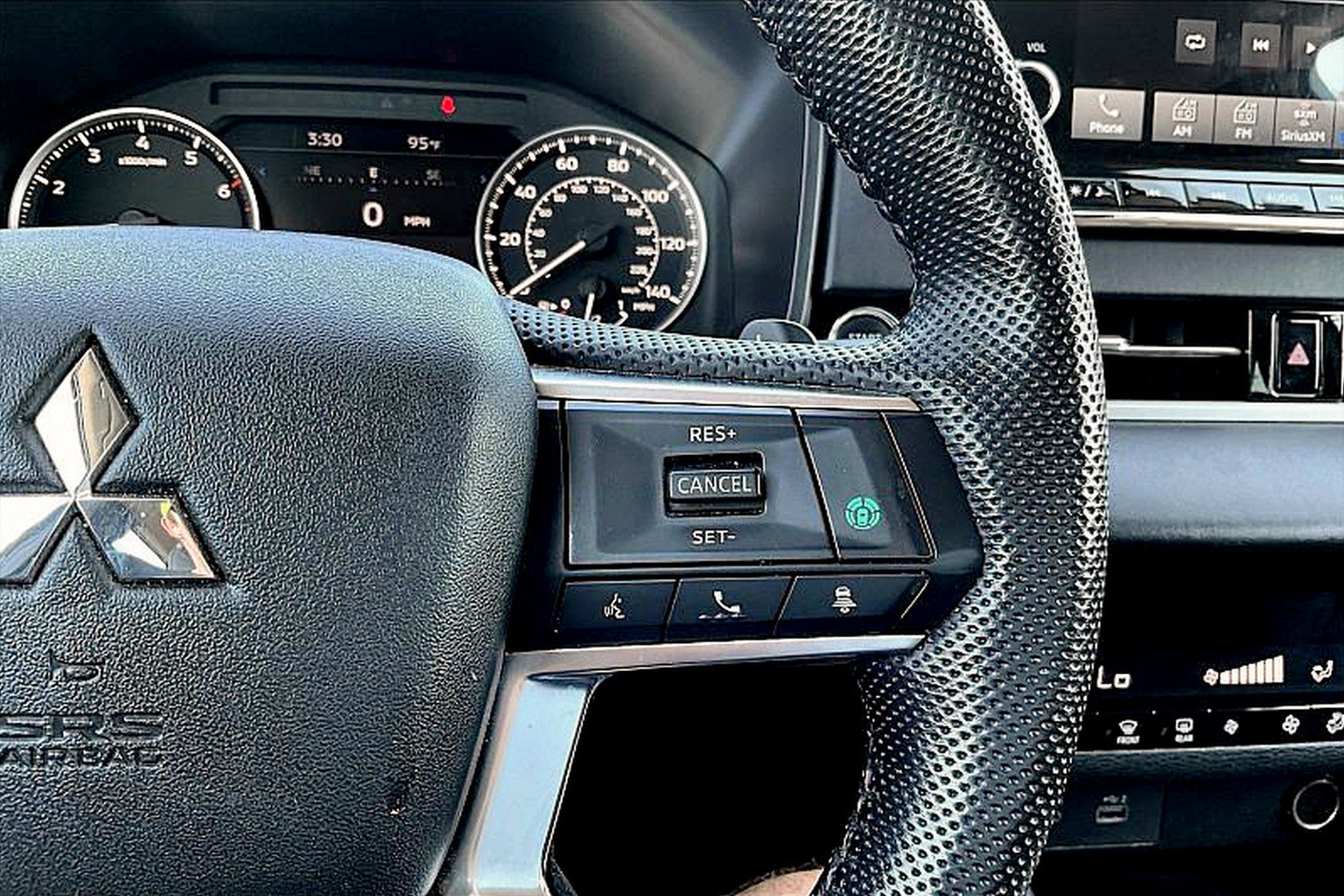 Used 2023 Mitsubishi Outlander SE image 18