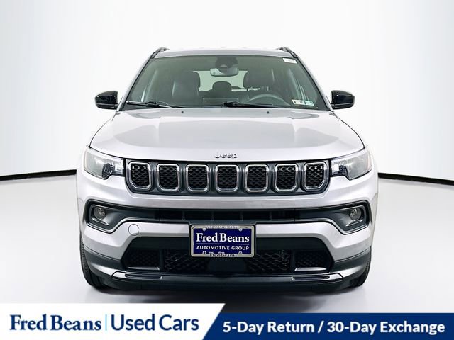 Used 2023 Jeep Compass Latitude image 2