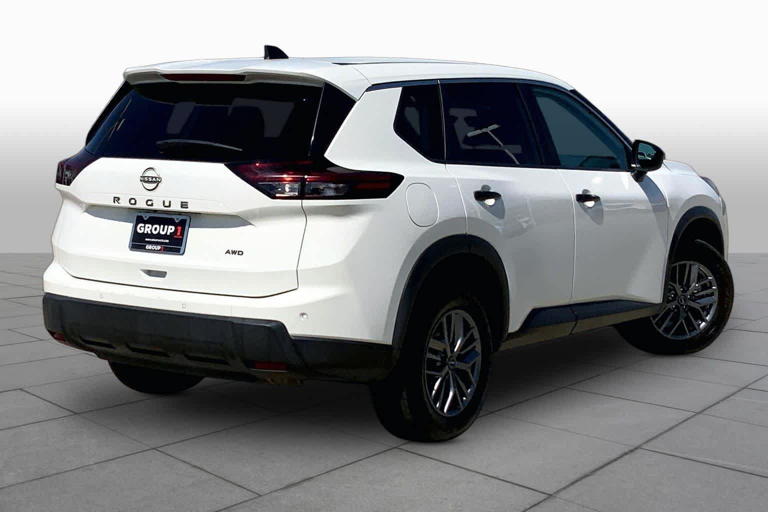 Used 2024 Nissan Rogue S AWD/4WD image 13