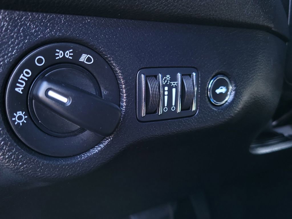 Used 2020 Dodge Challenger SXT image 18