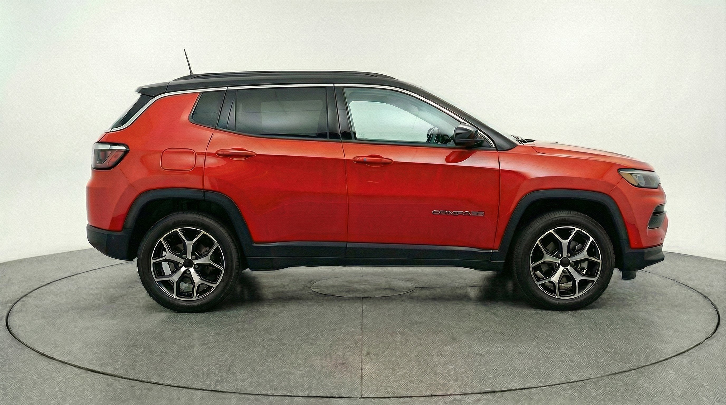 Used 2025 Jeep Compass Limited image 11