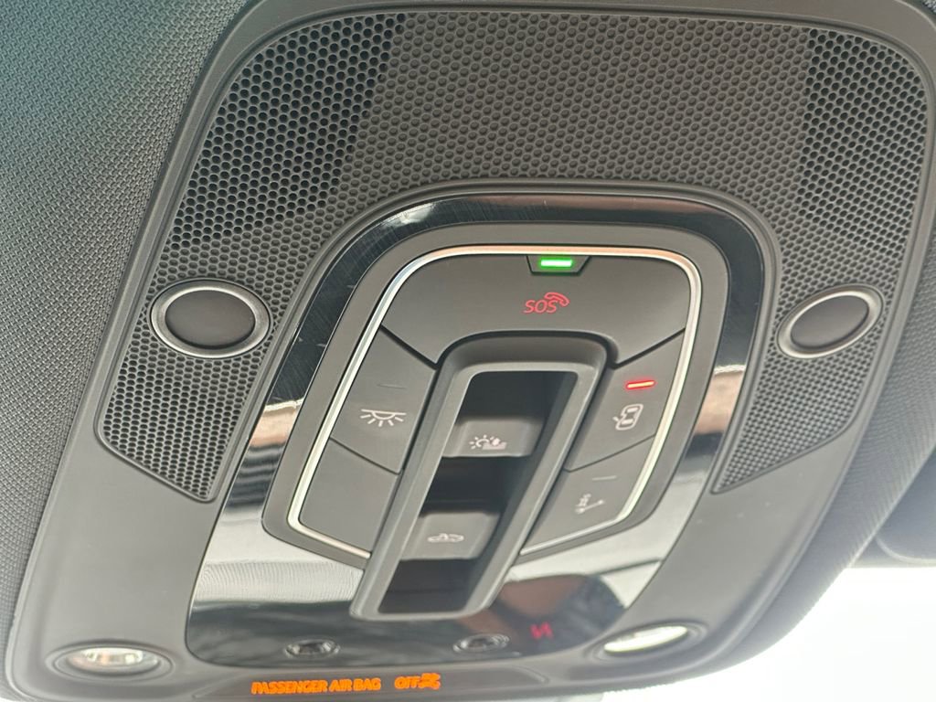 Used 2022 Audi e-tron Premium Plus w/ Premium Plus Package image 20