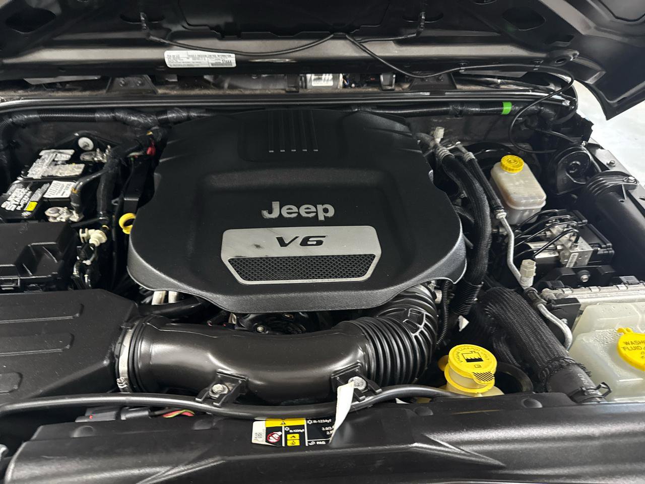 Used 2018 Jeep Wrangler Unlimited Sport w/ Connectivity Group image 98