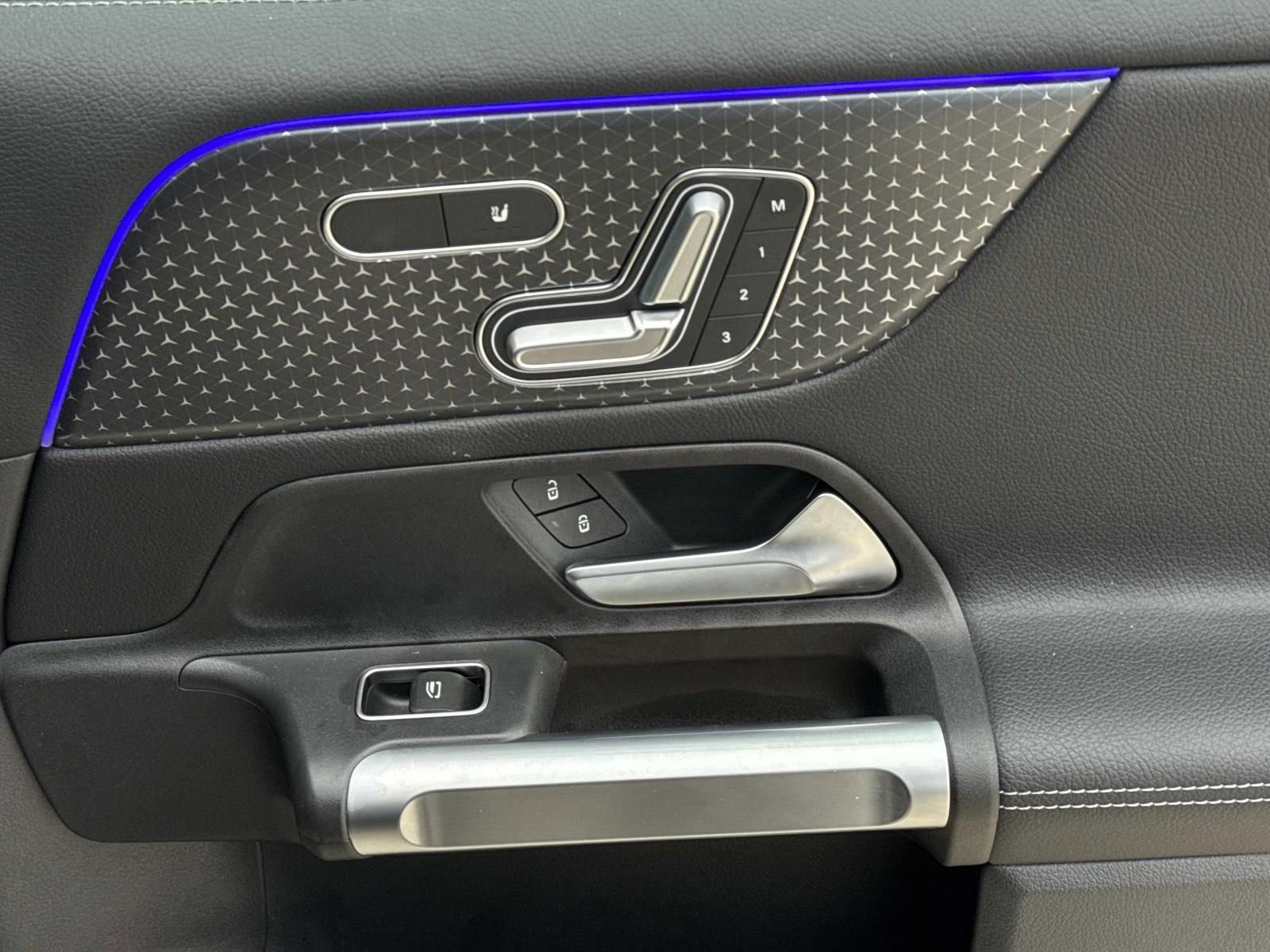 Used 2025 Mercedes-Benz GLB 250 4MATIC image 14