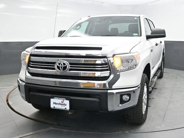 Used 2017 Toyota Tundra SR5 w/ SR5 Upgrade Package AWD/4WD image 2