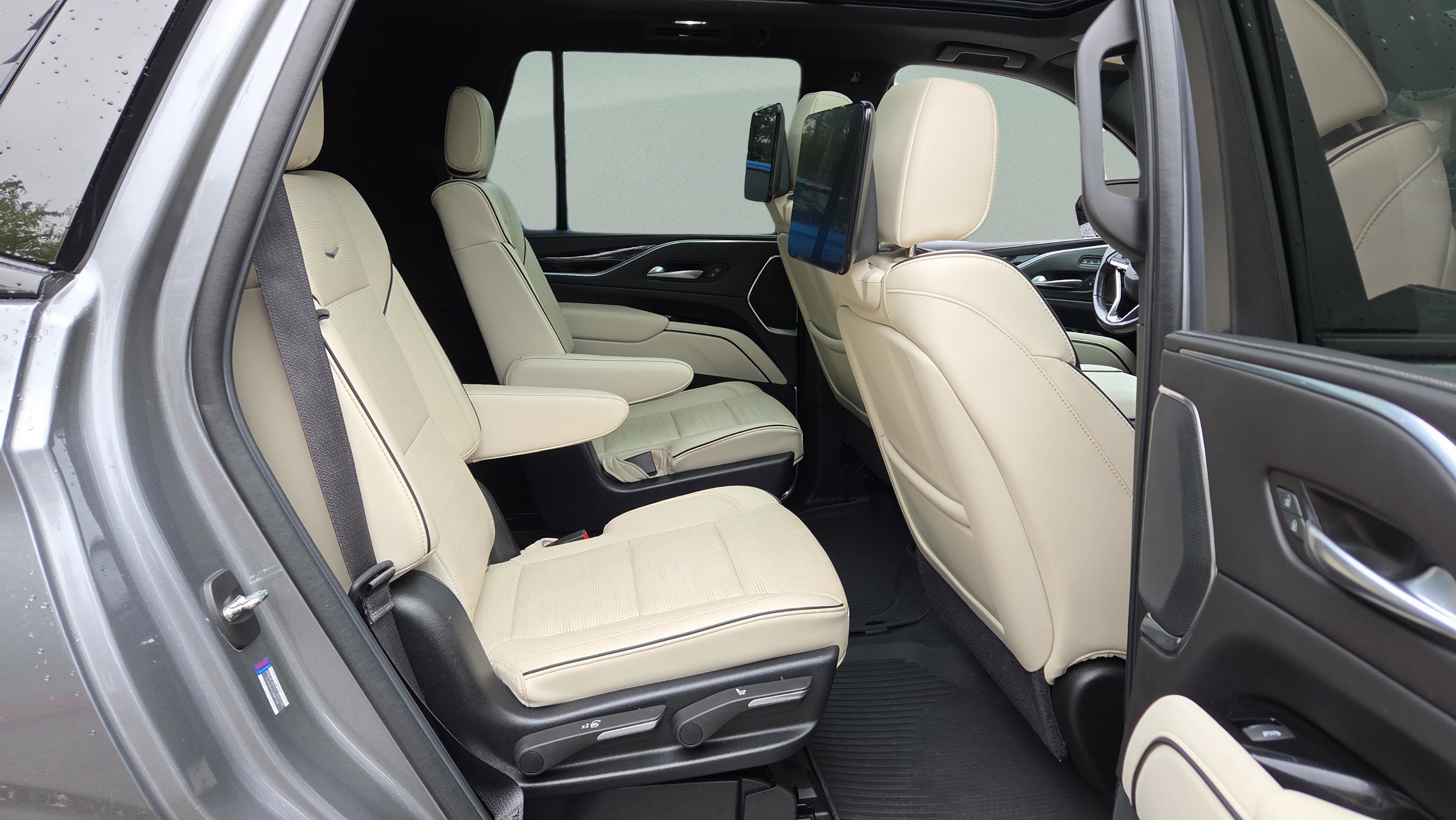 Used 2021 Cadillac Escalade Sport w/ Driver Assist Tech Package image 19