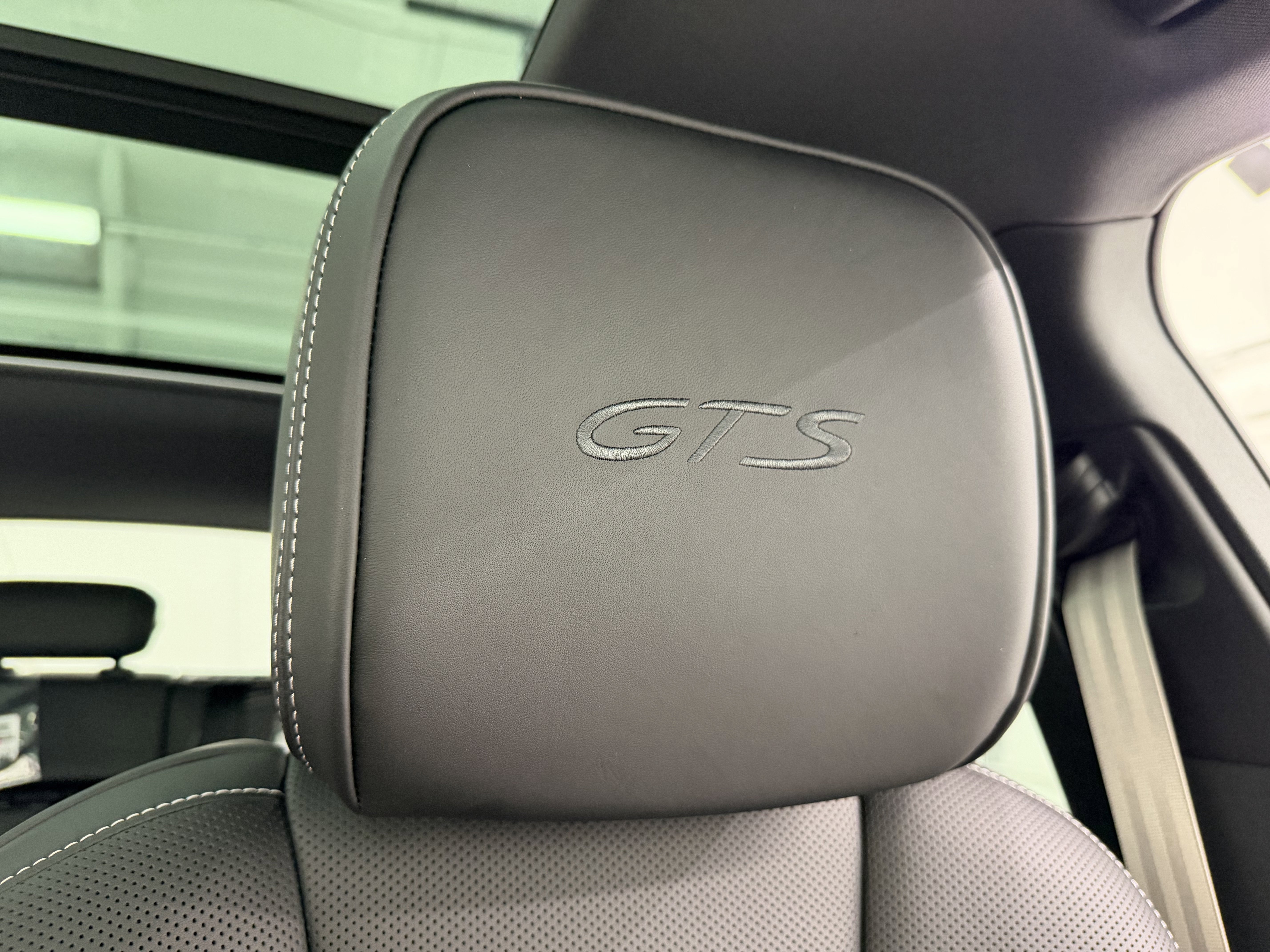 New 2026 Porsche Macan GTS image 35