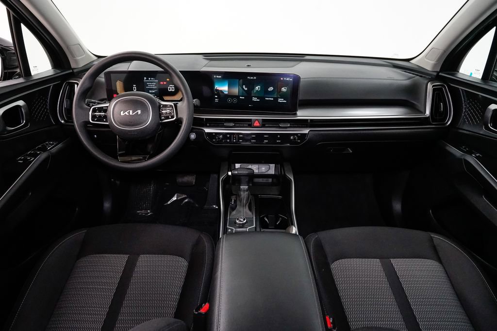 Certified 2025 Kia Sorento LX image 25