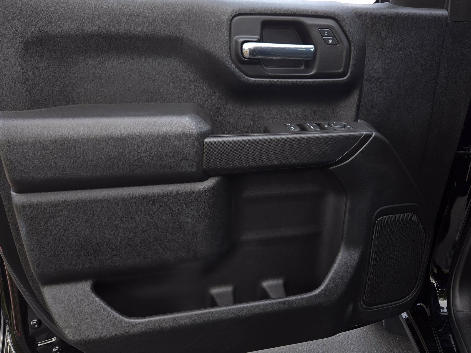 Used 2021 Chevrolet Silverado 1500 Custom w/ Rally Edition RWD image 9