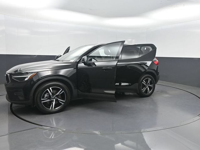 Used 2023 Volvo XC40 B5 Core w/ Convenience Package AWD/4WD image 39