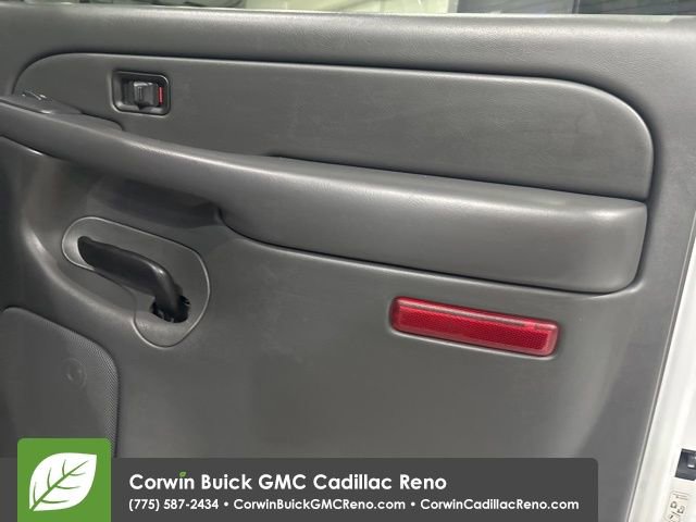 Used 2005 GMC Sierra 2500 SLE w/ Skid Plate Package image 31