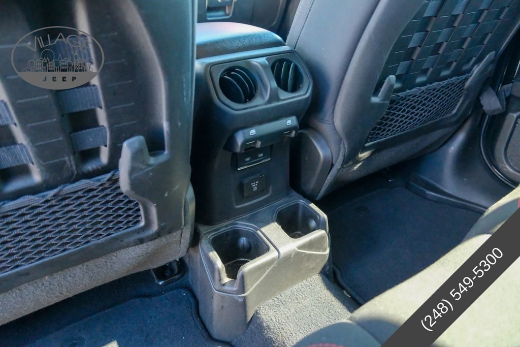 Used 2022 Jeep Wrangler Unlimited Rubicon w/ Cold Weather Group AWD/4WD image 13