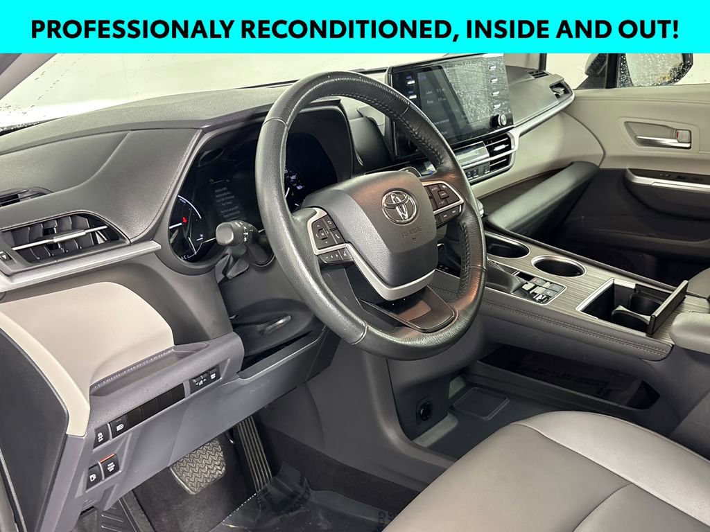 Certified 2024 Toyota Sienna XLE image 7