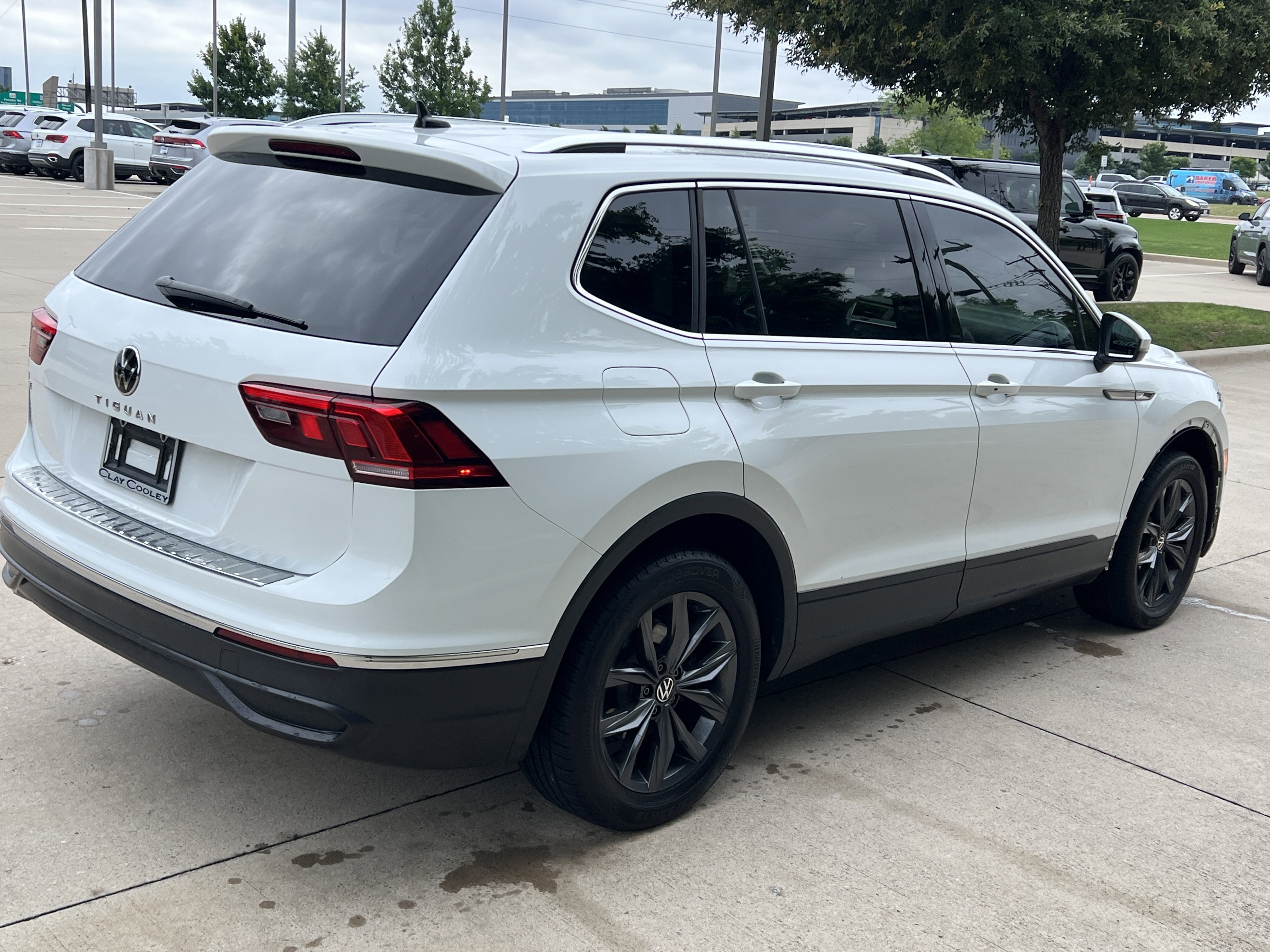 Used 2022 Volkswagen Tiguan SE FWD image 19