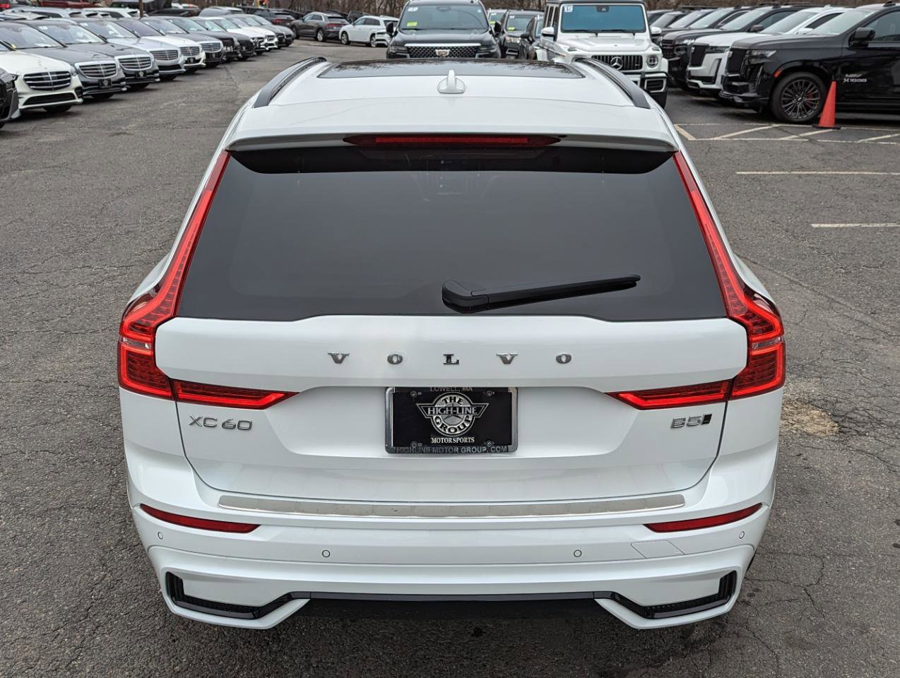 Used 2022 Volvo XC60 B5 R-Design w/ Advanced Package image 8