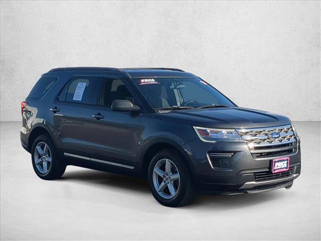 Used 2018 Ford Explorer XLT FWD image 3