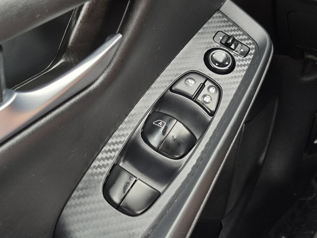 Used 2025 Nissan Sentra SV FWD image 9