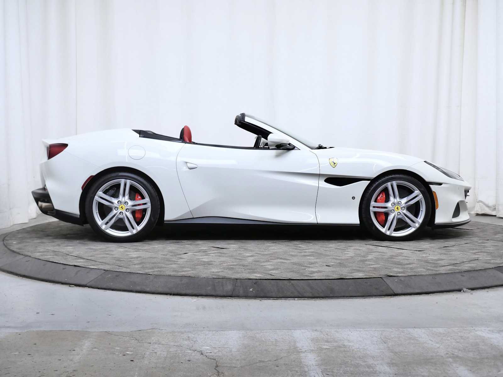 Certified 2022 Ferrari Portofino M RWD image 9