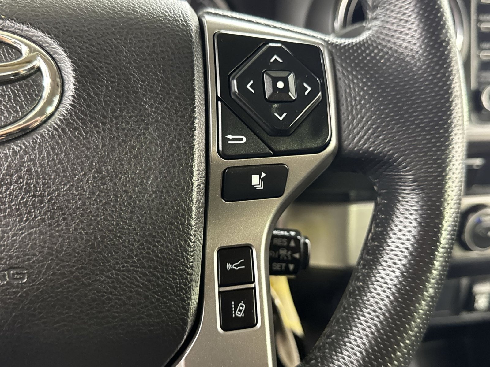 Used 2021 Toyota Tacoma SR5 RWD image 43