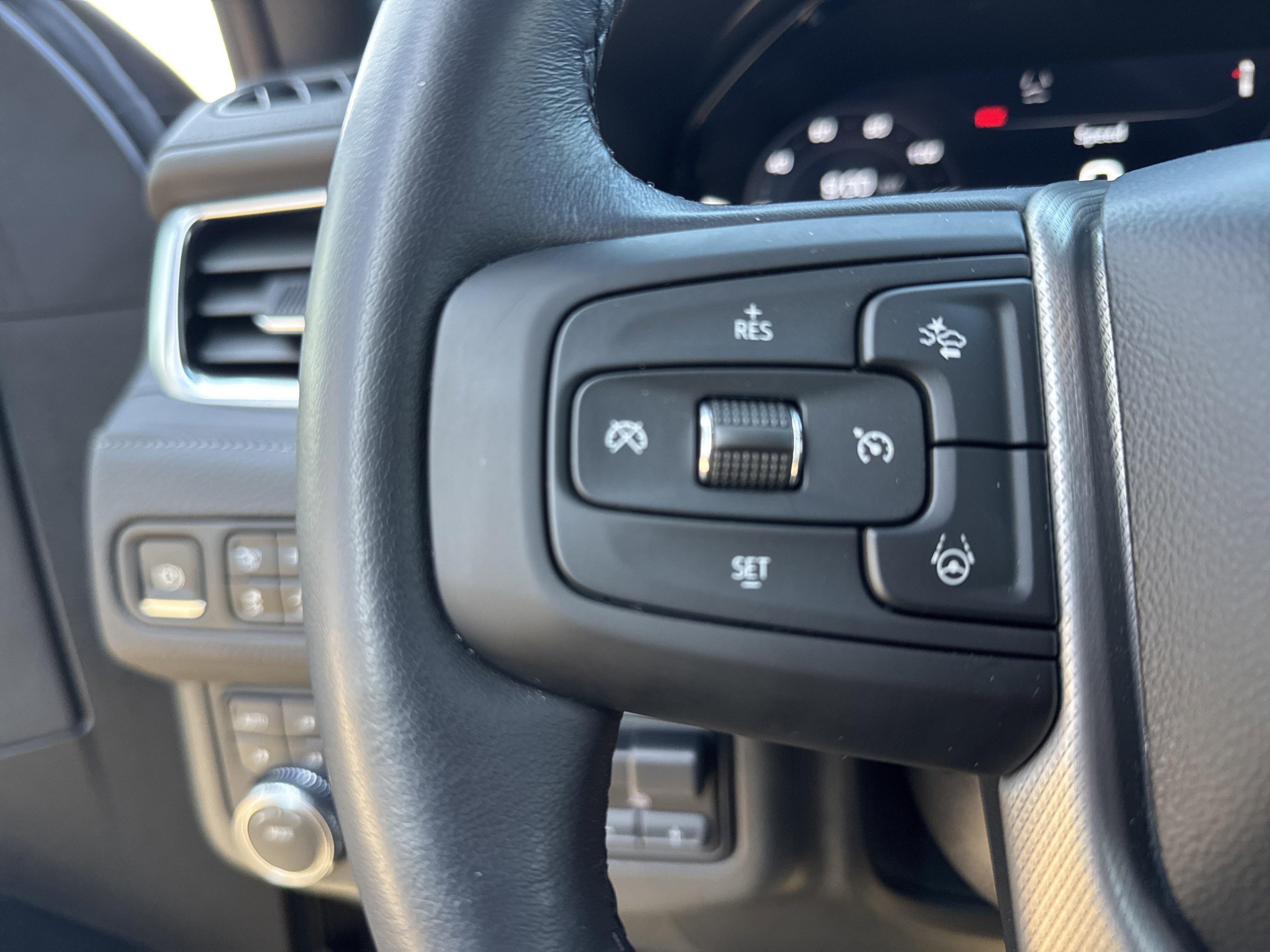 Used 2024 GMC Yukon Denali w/ Advanced Technology Package image 19