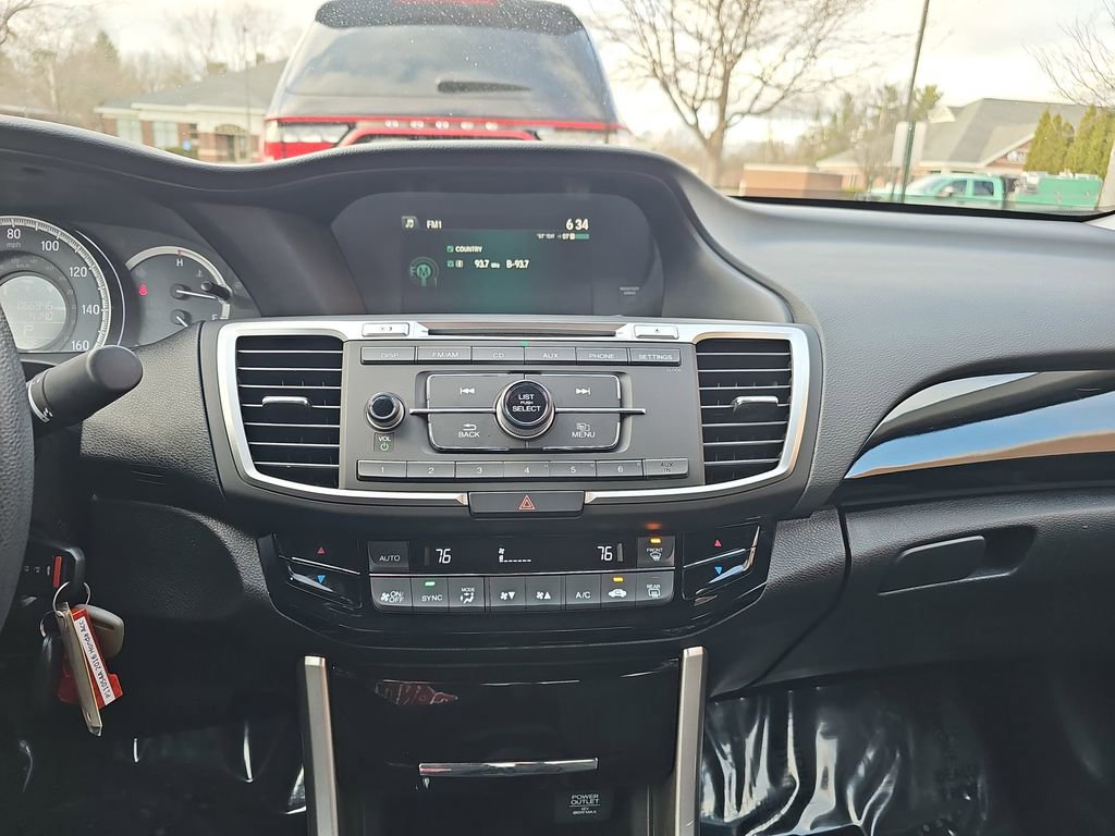 Used 2016 Honda Accord LX image 19