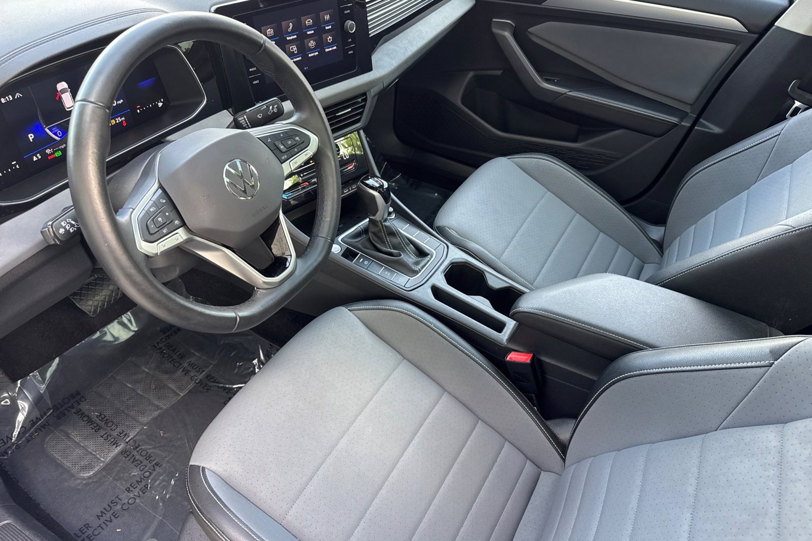 Used 2025 Volkswagen Jetta SE FWD image 4