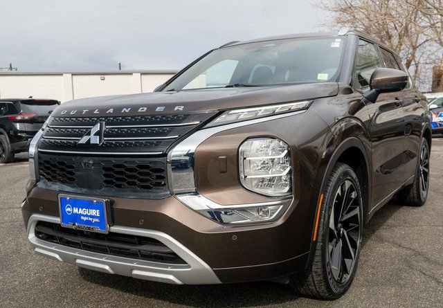 Used 2022 Mitsubishi Outlander SEL image 2