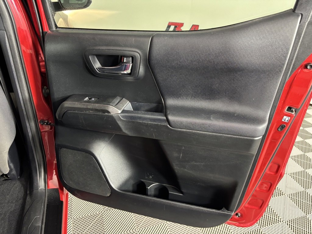 Used 2017 Toyota Tacoma TRD Off-Road w/ Tow Package image 43