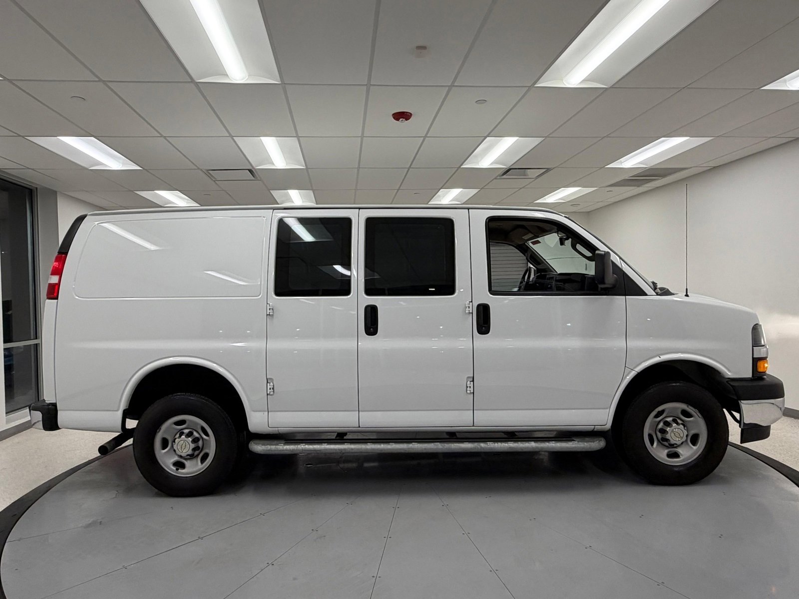 Used 2023 Chevrolet Express 2500 w/ Driver Convenience Package image 7