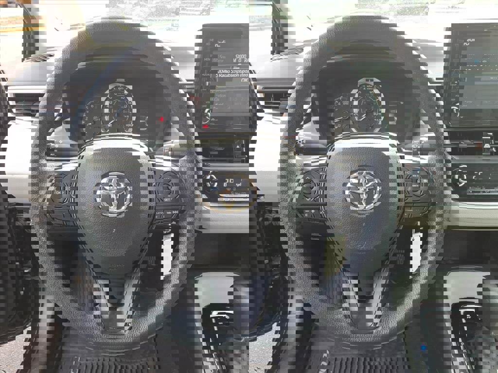 Used 2022 Toyota Corolla LE image 19