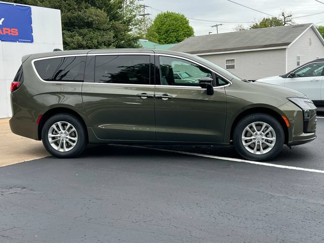 New 2027 Chrysler Pacifica Select AWD/4WD image 45