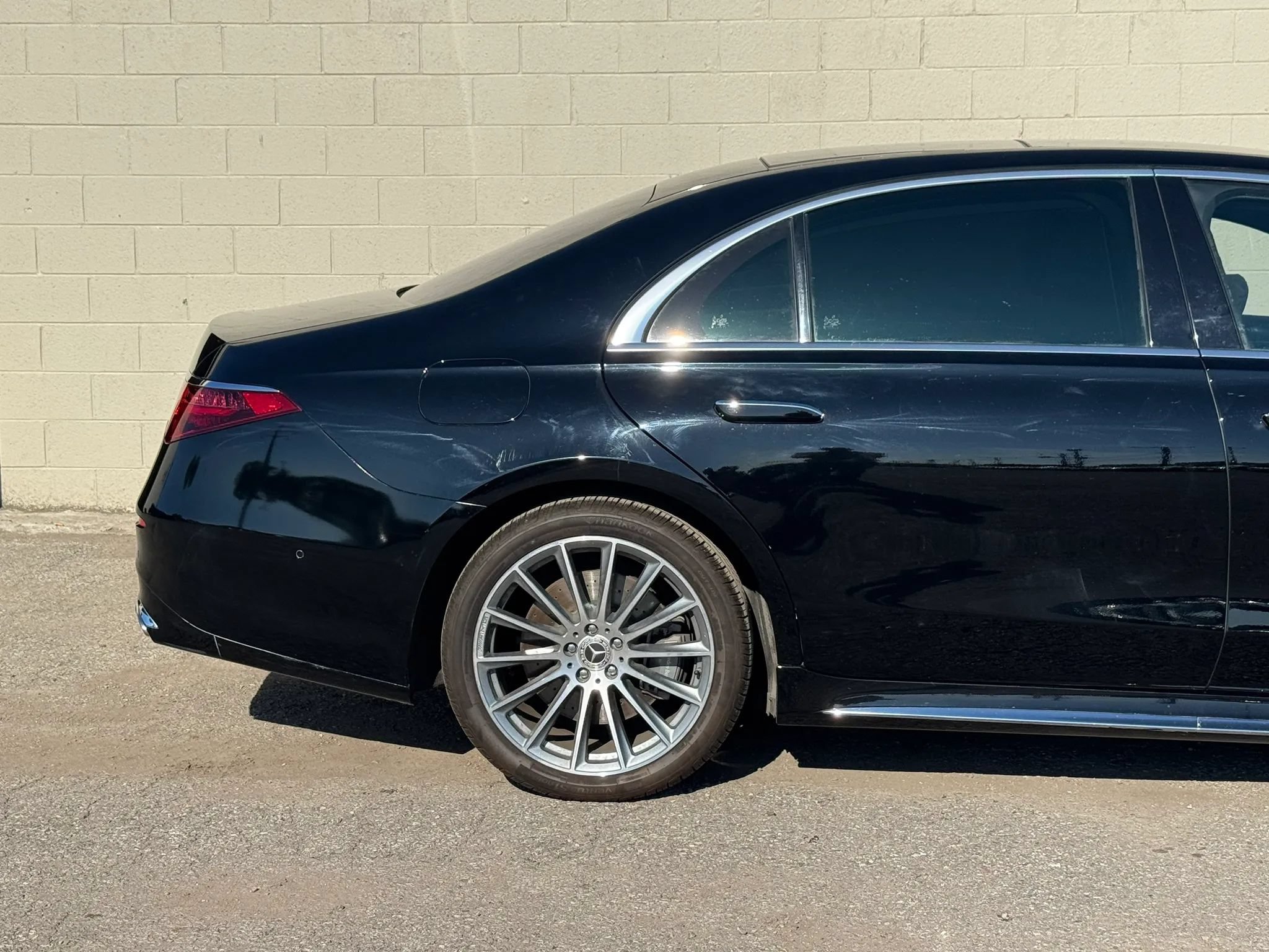 Used 2022 Mercedes-Benz S 580 4MATIC Sedan w/ AMG Line Package image 6