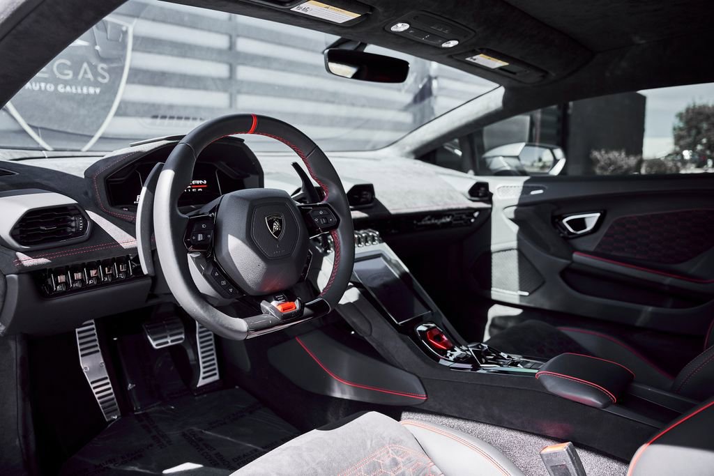 Used 2023 Lamborghini Huracan Tecnica RWD image 2