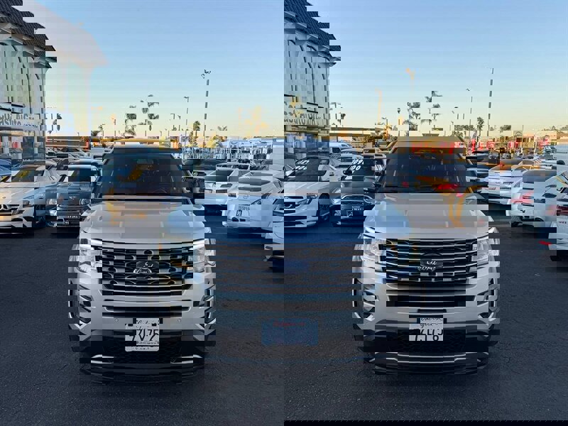 Used 2017 Ford Explorer XLT image 21