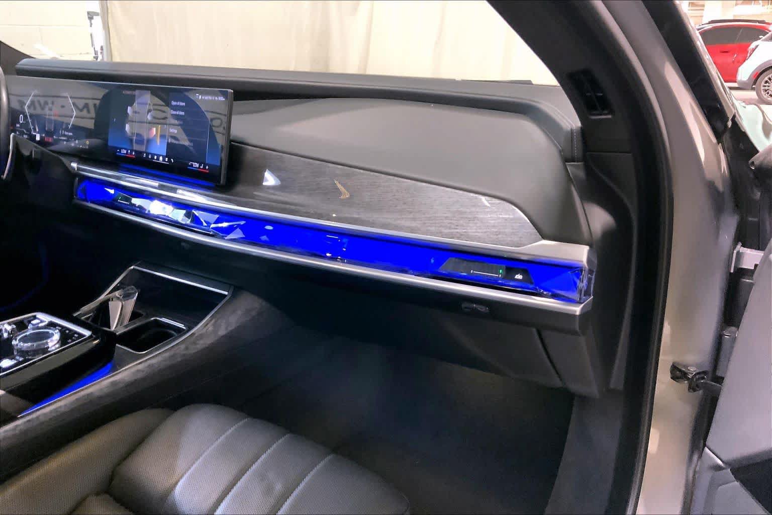Used 2023 BMW 760i xDrive AWD/4WD image 19