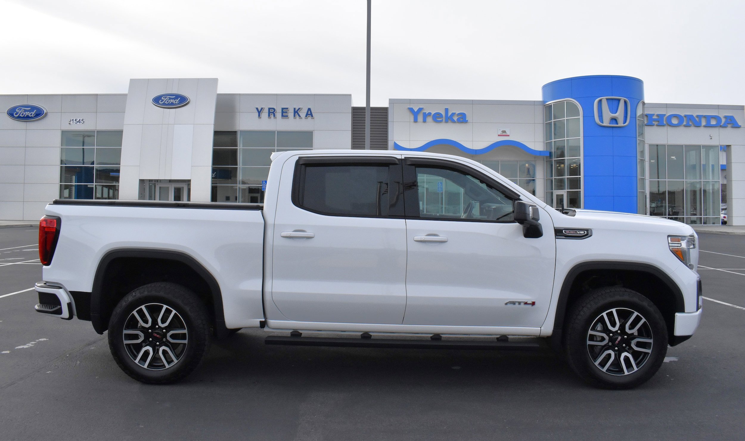 Used 2021 GMC Sierra 1500 AT4 image 1