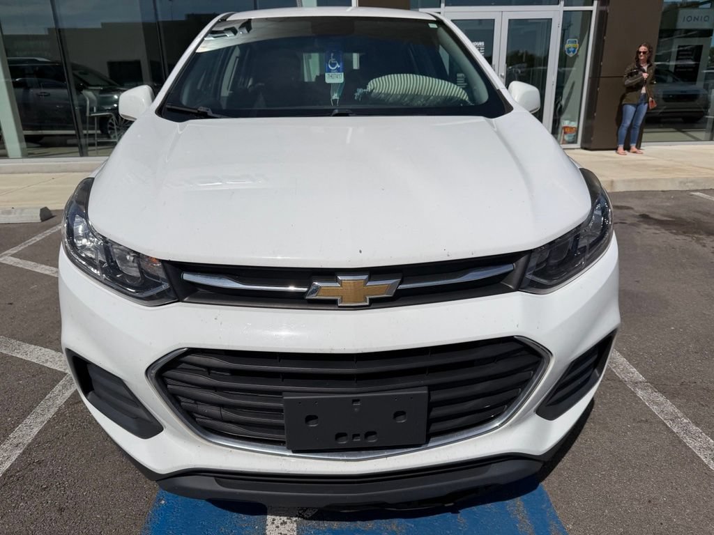 Used 2020 Chevrolet Trax LS FWD image 2