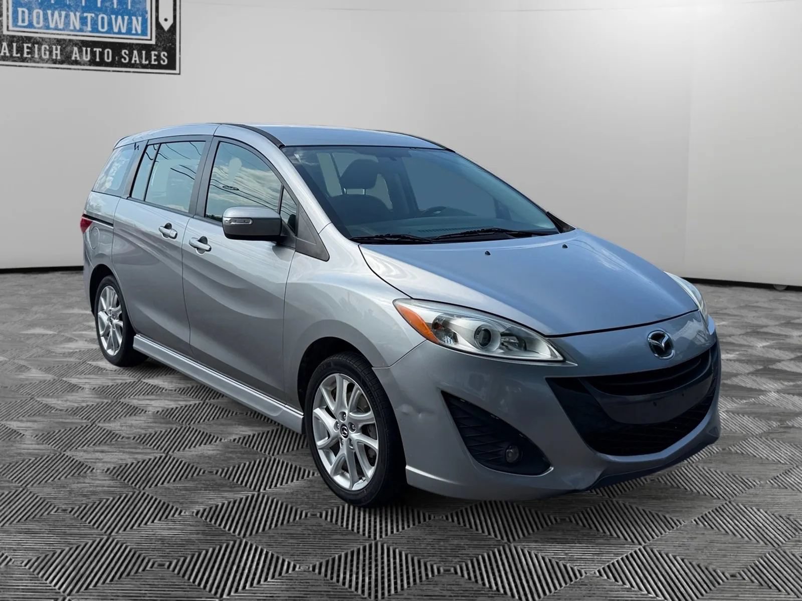 Used 2013 MAZDA MAZDA5 Touring FWD image 4