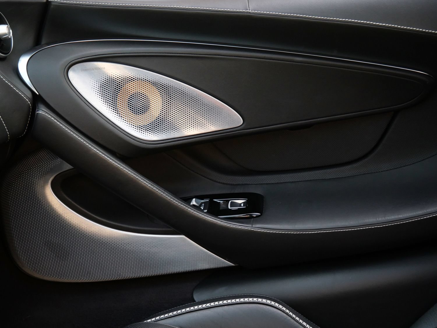 Used 2023 McLaren GT RWD image 19