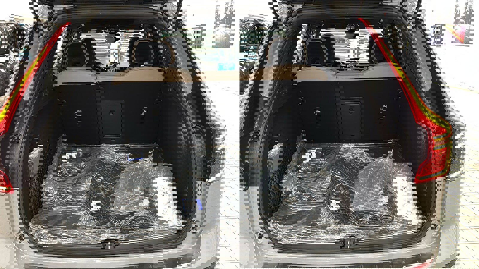 New 2026 Volvo XC60 T8 Plus w/ Protection Package Premier image 29